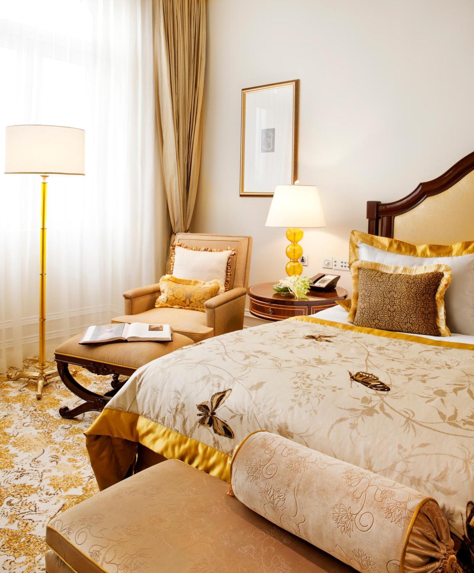 Executive Suite City View Complimentary One Way Airport Transfer,555483666:JPEG